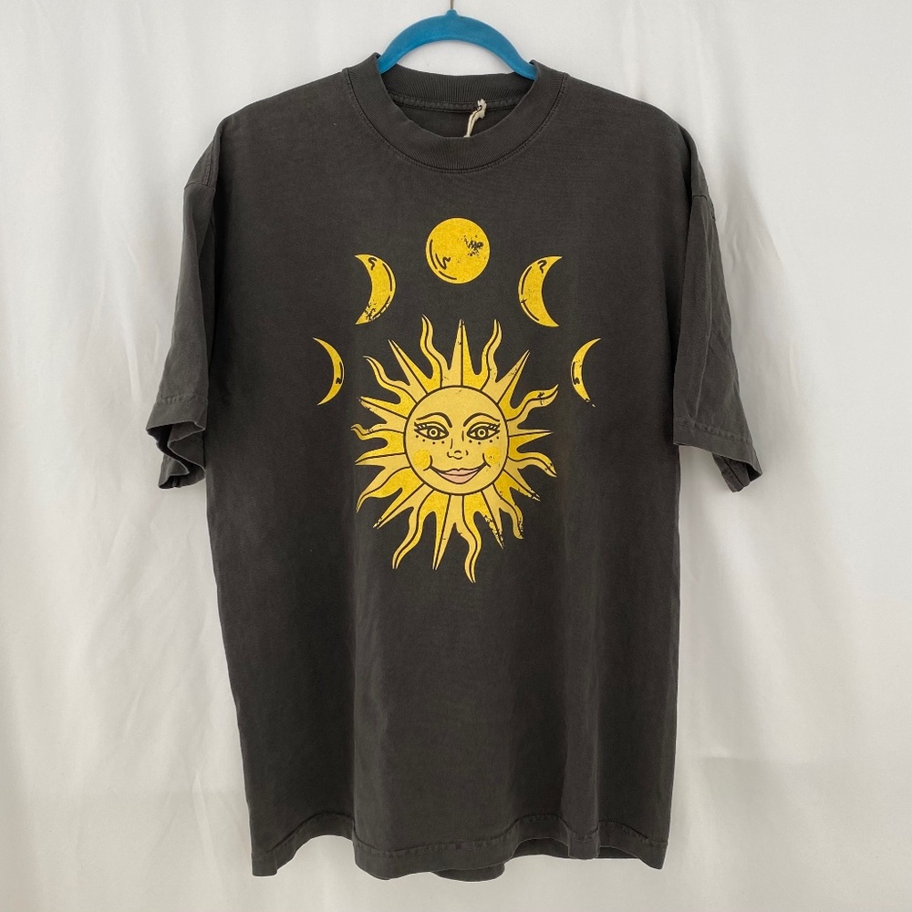 Indy Brand Clothing Vintage Black Sun and Moon Cotton Short Sleeve Tee Shirt NWT